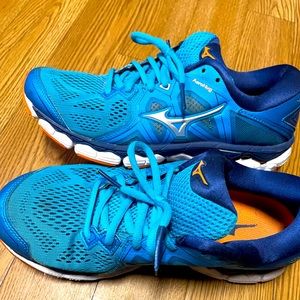 Mizuno Womens size 8 running shoe wave rider